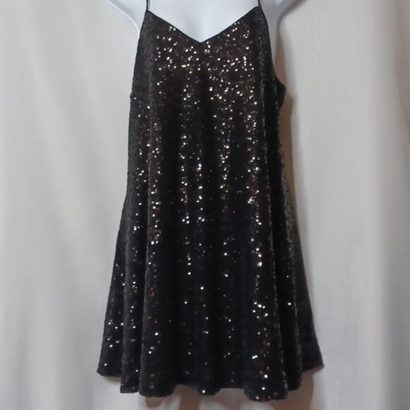 PEARL GEORGINA CHAPMAN of MARCHESA Sequin Dress. 10 - Picture 3 of 13